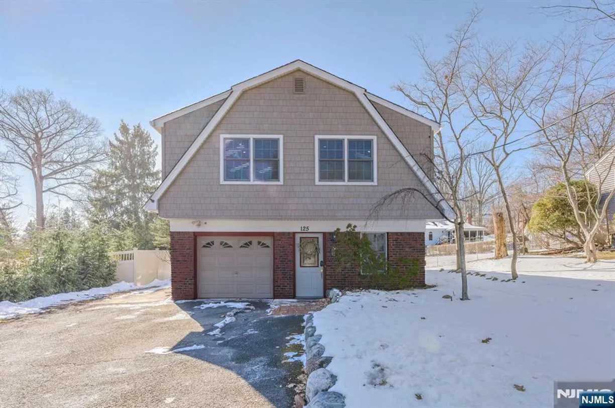 Bergen County Real Estate | View 125 North | 4 Beds, 3 Baths