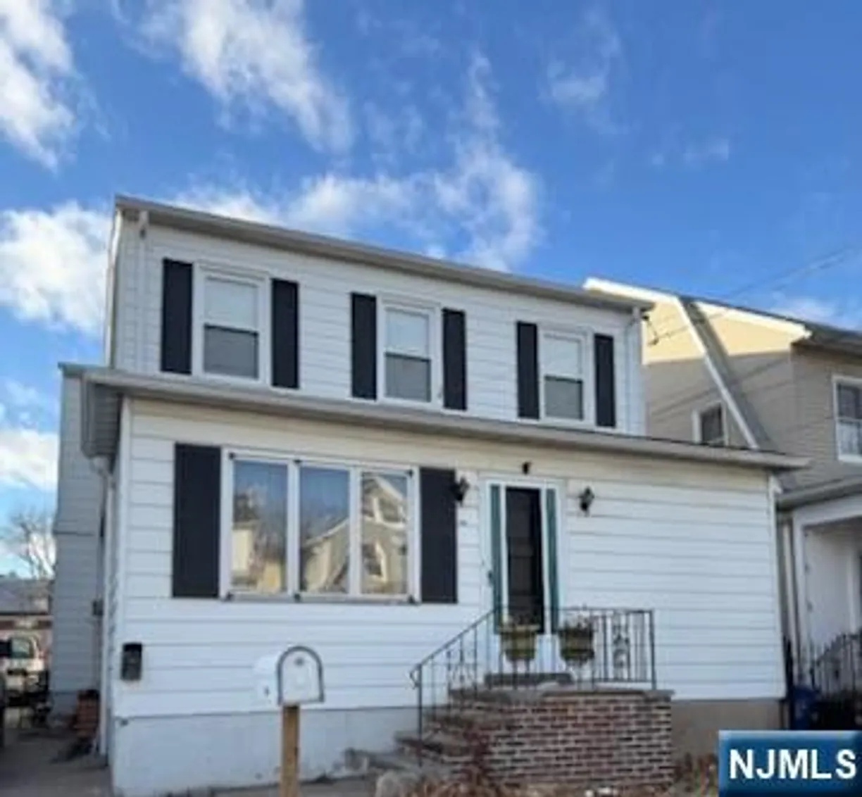 Jersey City/Hoboken Real Estate | View 208 22nd | 1 Bath