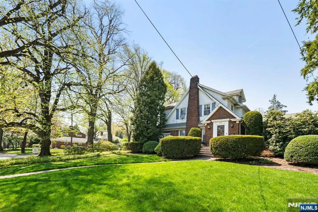 Bergen County Real Estate | View 746 Queen Anne | Listing
