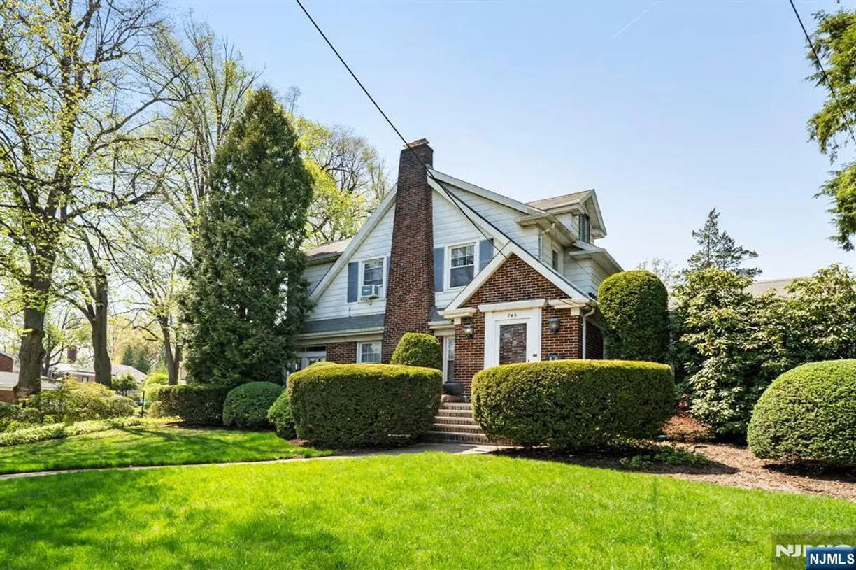 Bergen County Real Estate | View 746 Queen Anne | 5 Beds, 2 Baths