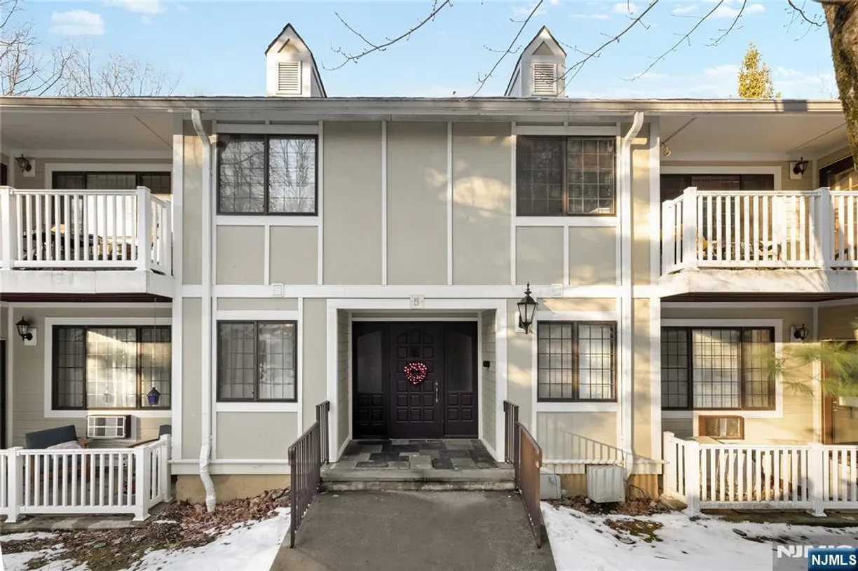 Jersey City/Hoboken Real Estate | View 5I Foxwood | 1 Bed, 1 Bath