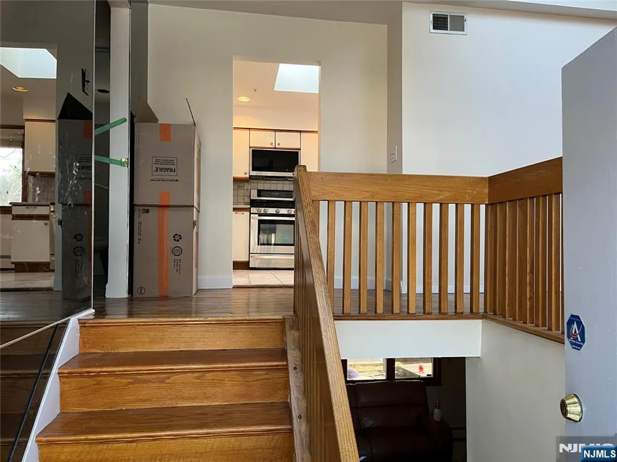 Jersey City/Hoboken Real Estate | View 14 Deerhill | Listing