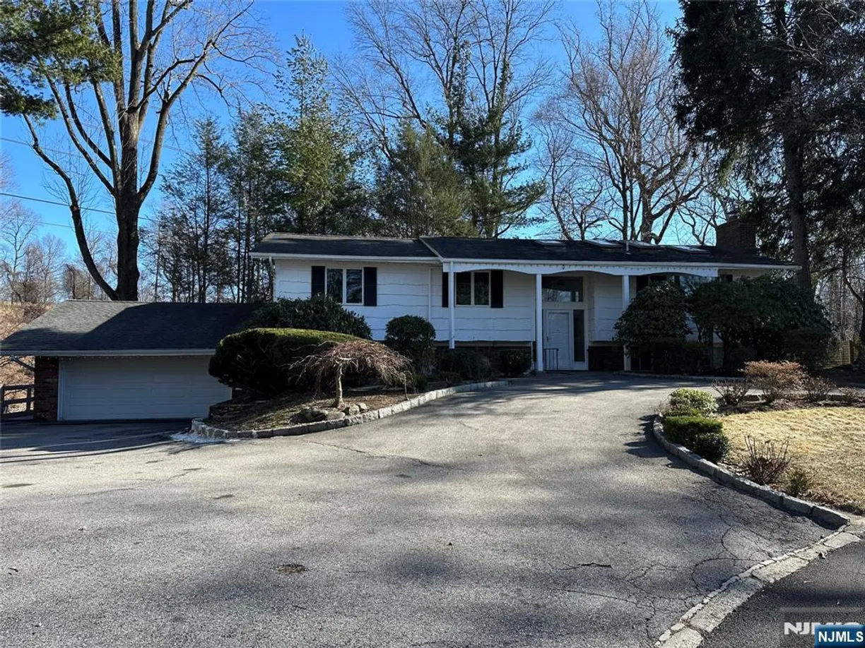 Jersey City/Hoboken Real Estate | View 14 Deerhill | 5 Beds, 3 Baths