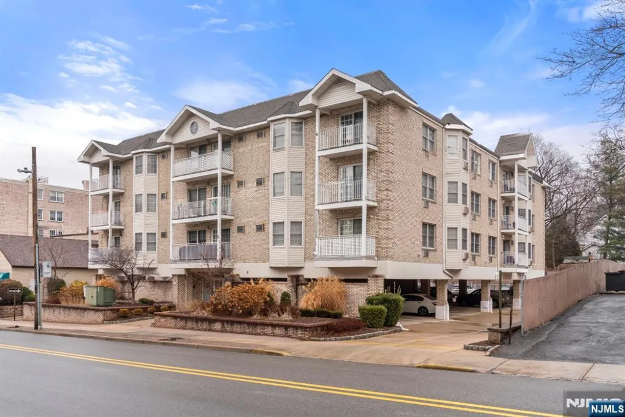 Bergen County Real Estate | View 420 Passaic, 3F | 1 Bed, 1 Bath