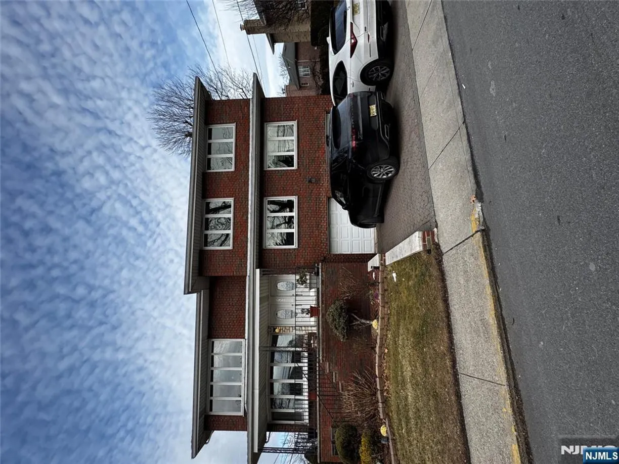 Bergen County Real Estate | View 2357 Linwood, 2 | 3 Beds, 2 Baths