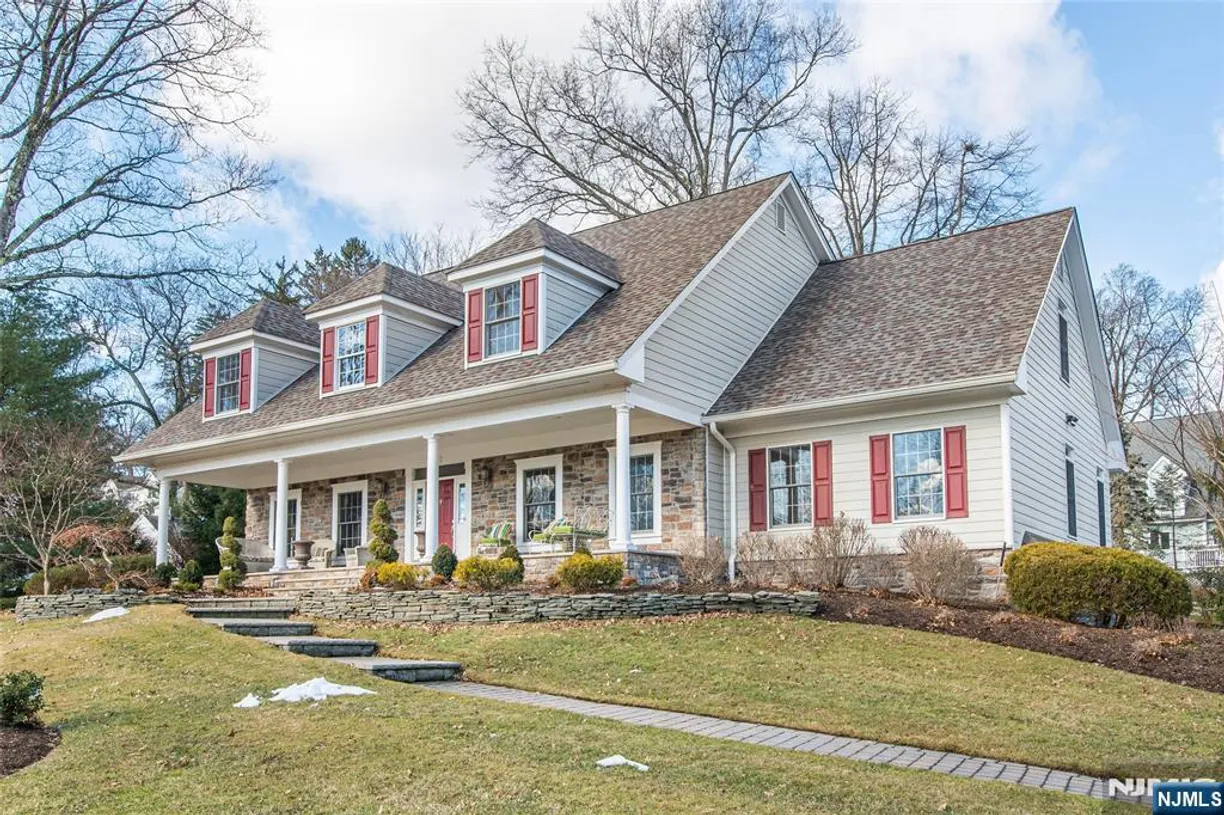 Bergen County Real Estate | View 717 Birchwood | 5 Beds, 5 Baths