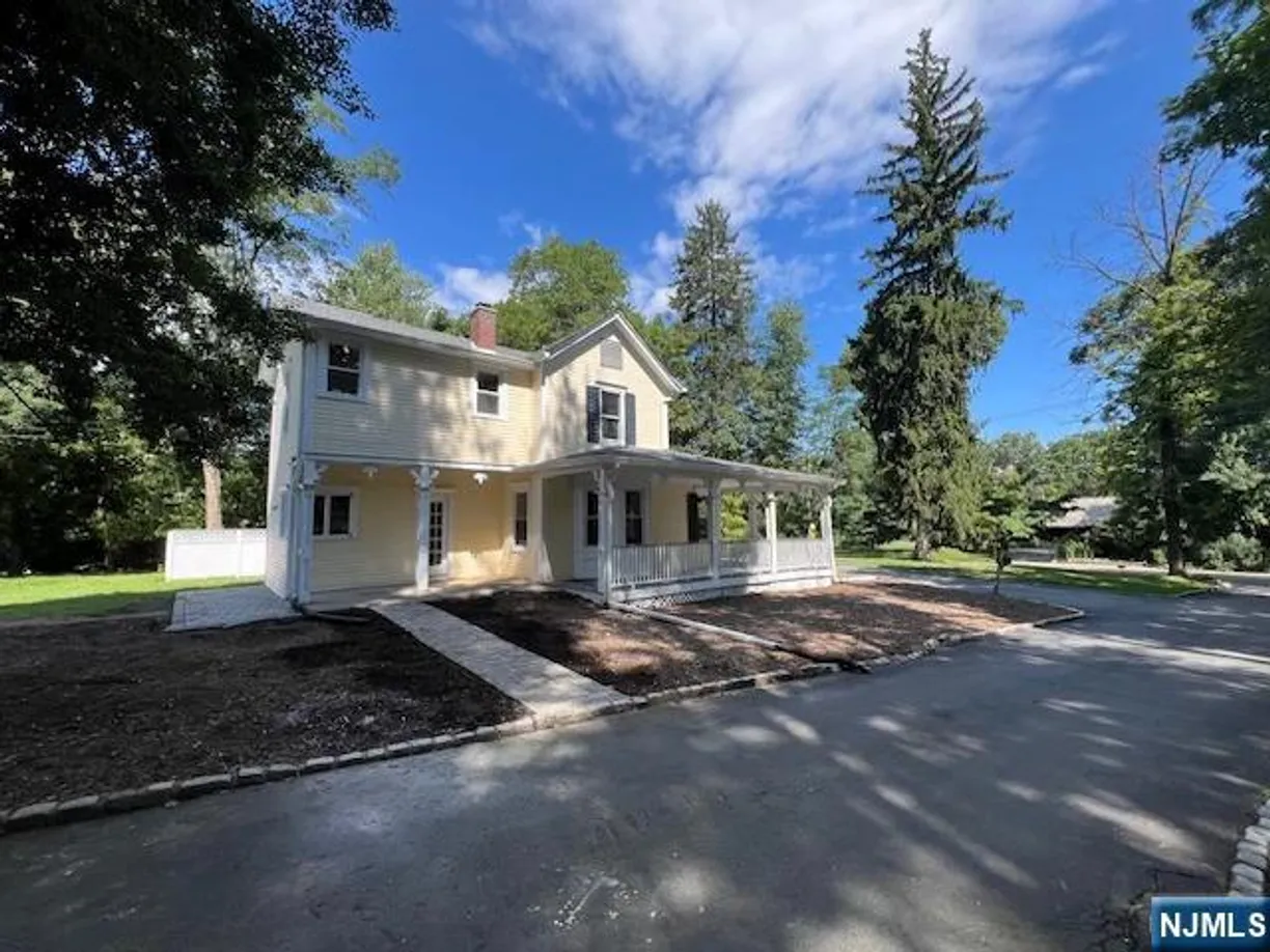 Bergen County Real Estate | View 316 Allendale | 4 Beds, 2 Baths