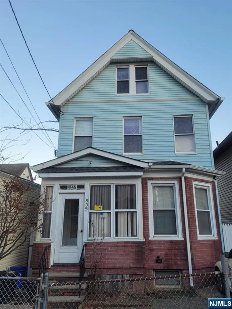 Jersey City/Hoboken Real Estate | View 835 Parker | 3 Beds, 2 Baths