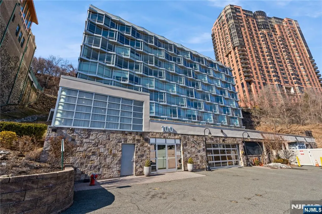 Bergen County Real Estate | View 100 Thompson, 8D | Listing
