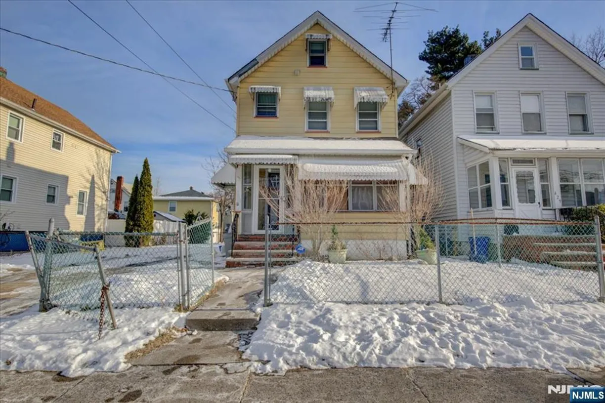 Jersey City/Hoboken Real Estate | View 425 Howe | 3 Beds, 1 Bath
