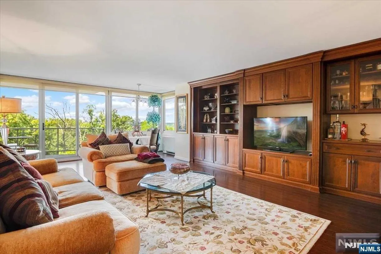 Jersey City/Hoboken Real Estate | View 1 Claridge, 427 | 2 Beds, 2 Baths