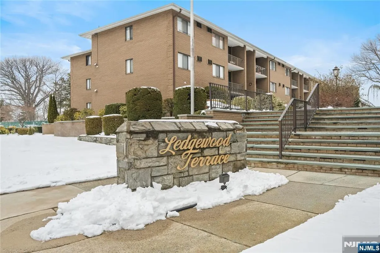 Bergen County Real Estate | View 468A Liberty, 101 | 2 Beds, 2 Baths
