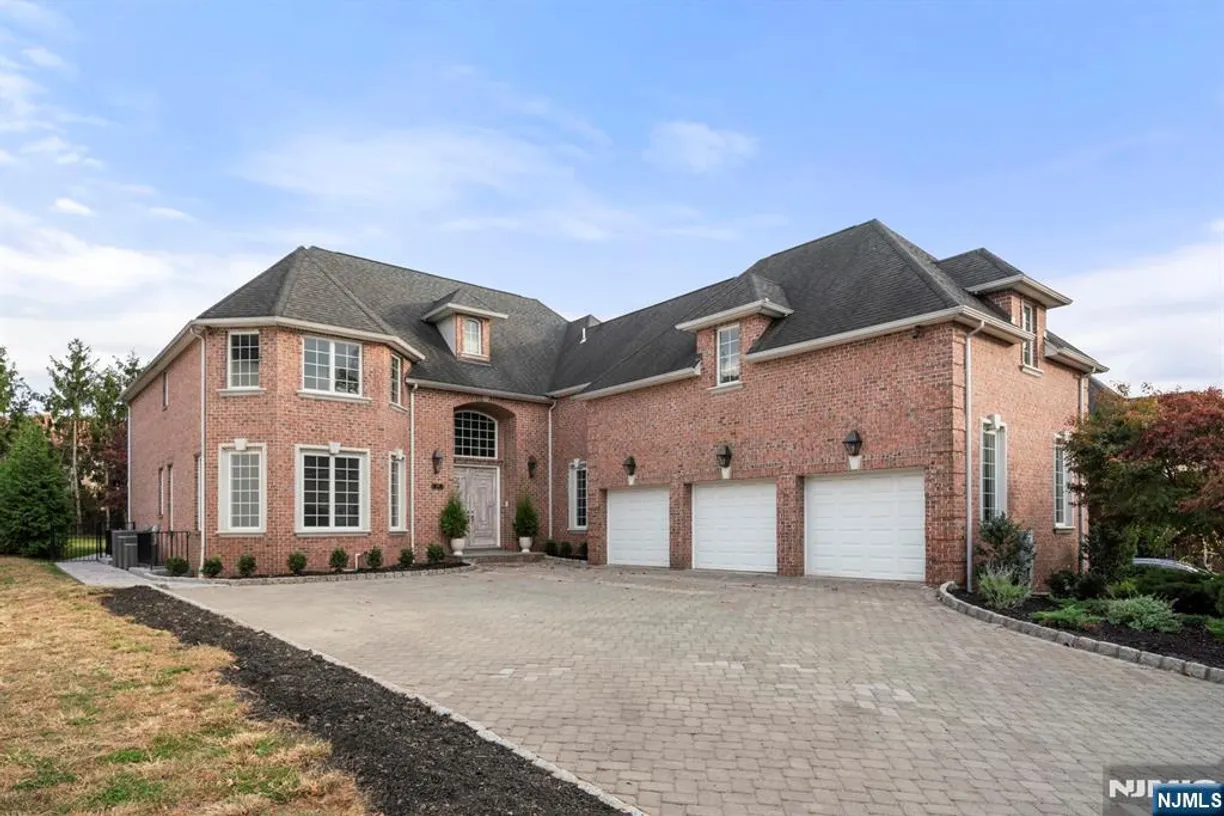Bergen County Real Estate | View 1086 Arcadian | 6 Beds, 5 Baths