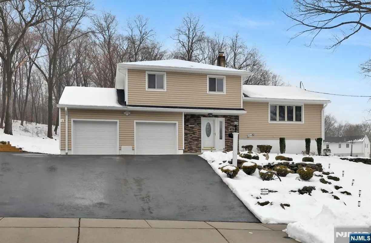 Jersey City/Hoboken Real Estate | View 50 Normandy | 3 Beds, 2 Baths