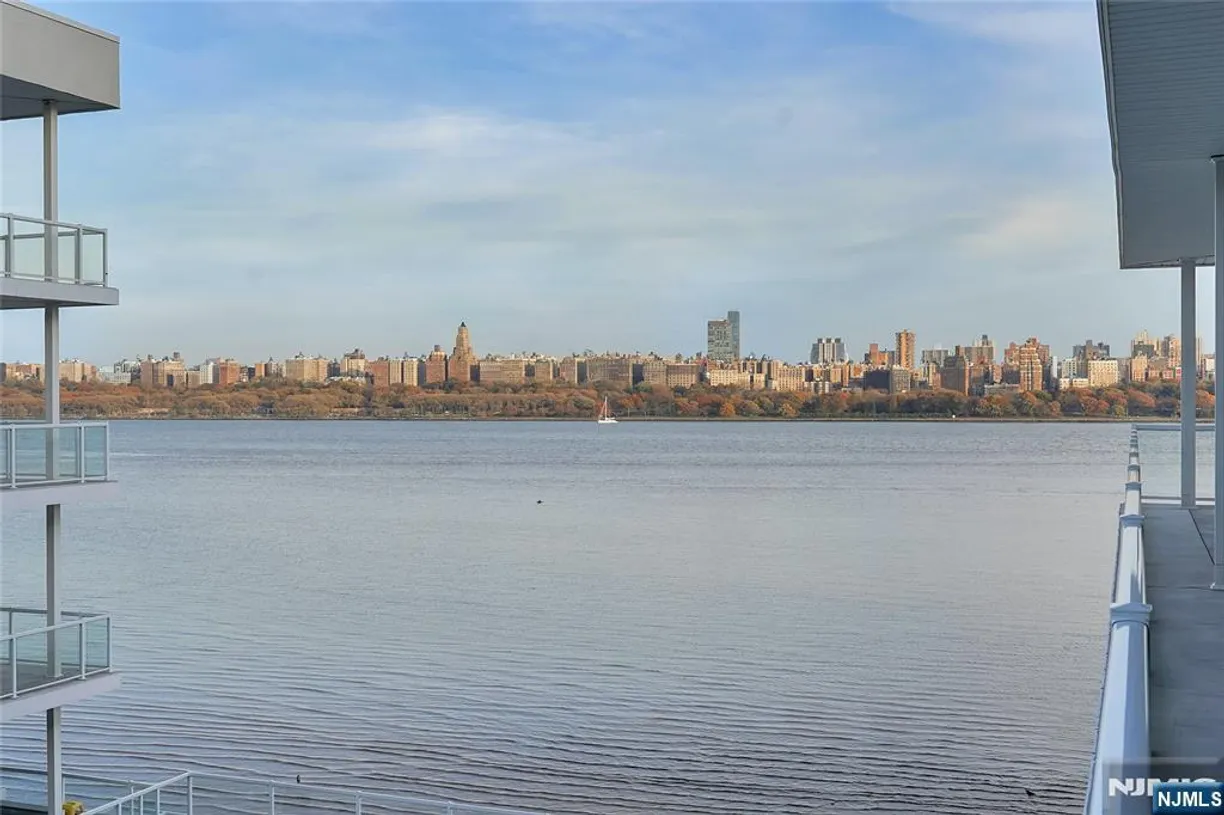 Bergen County Real Estate | View 3 Somerset, 509 | 2 Beds, 2 Baths