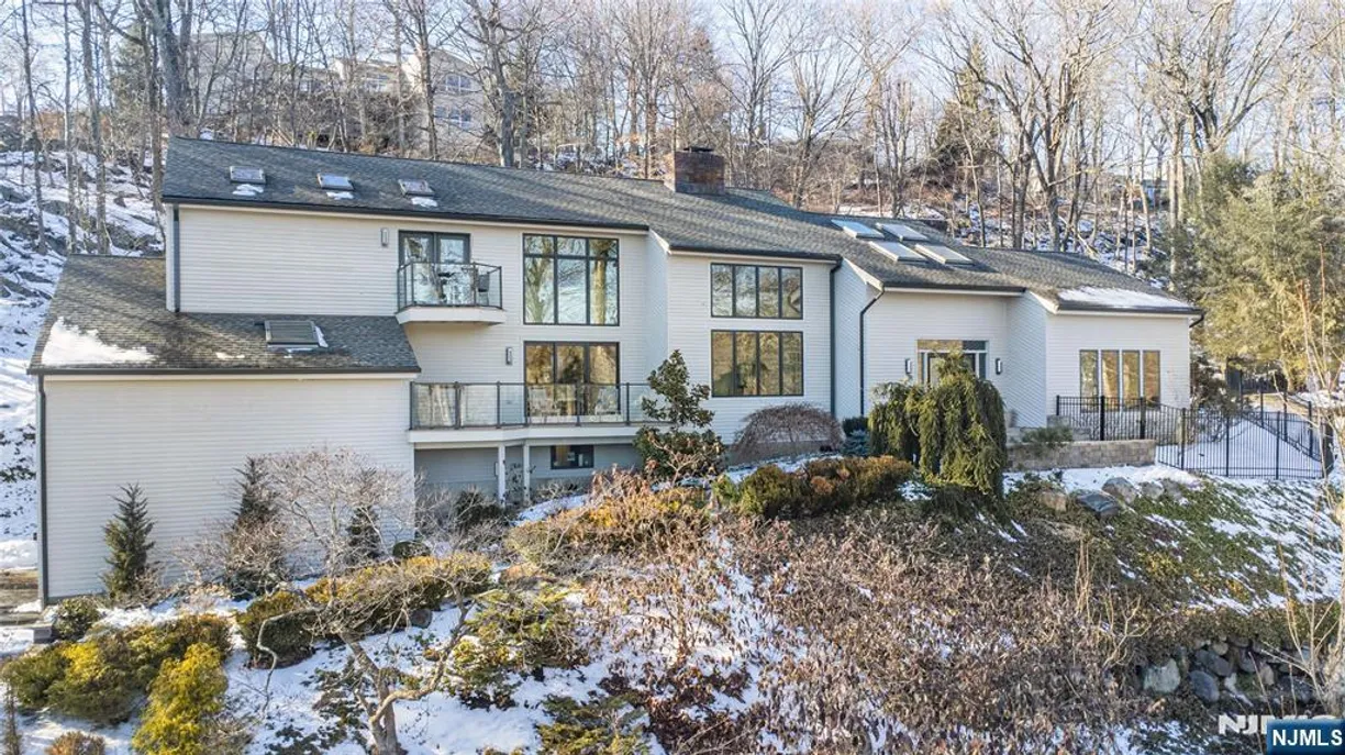 Jersey City/Hoboken Real Estate | View 774 Shore | 4 Beds, 4 Baths