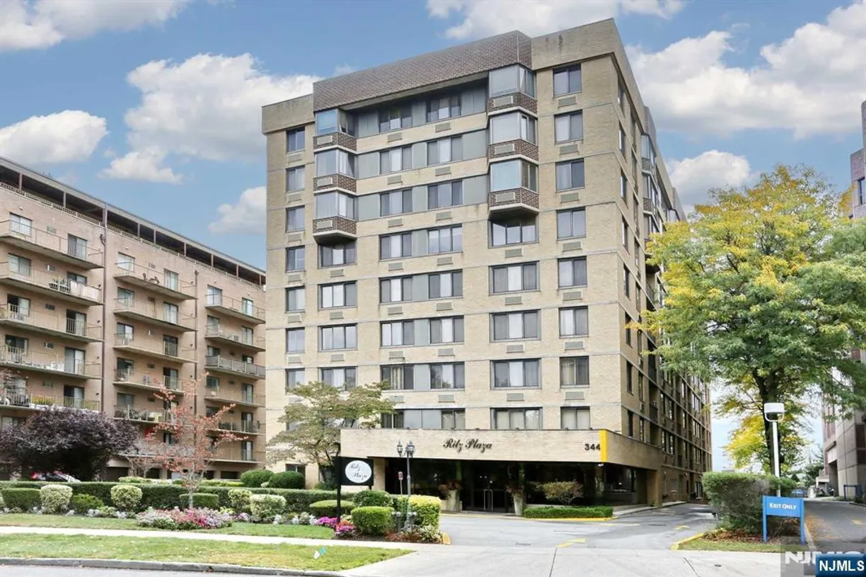 Bergen County Real Estate | View 344 Prospect, 3A | 2 Beds, 2 Baths