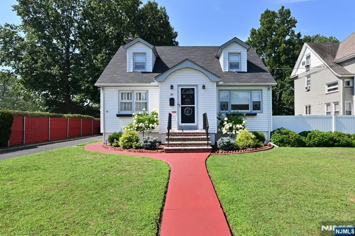 Bergen County Real Estate | View 34 Howcroft | 3 Beds, 2 Baths