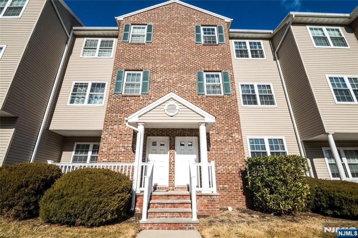 Jersey City/Hoboken Real Estate | View 81 High, 8 | 3 Beds, 2 Baths