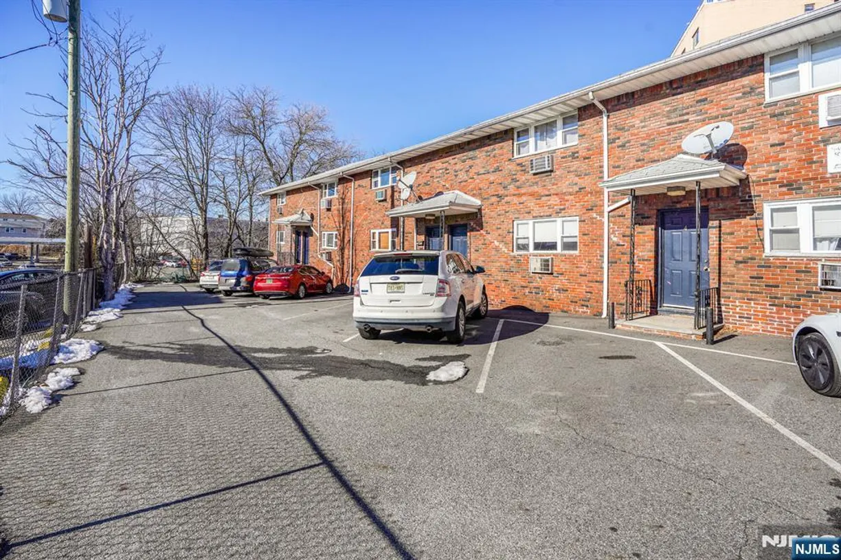 Bergen County Real Estate | View 50 Main, 6B | 1 Bed, 1 Bath