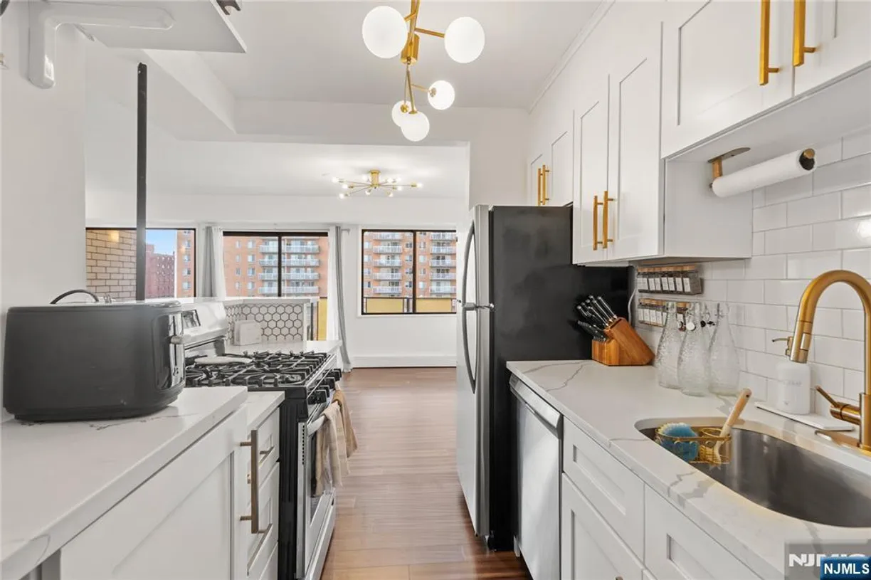 Bergen County Real Estate | View 150 Overlook, 8G | 1 Bed, 1 Bath