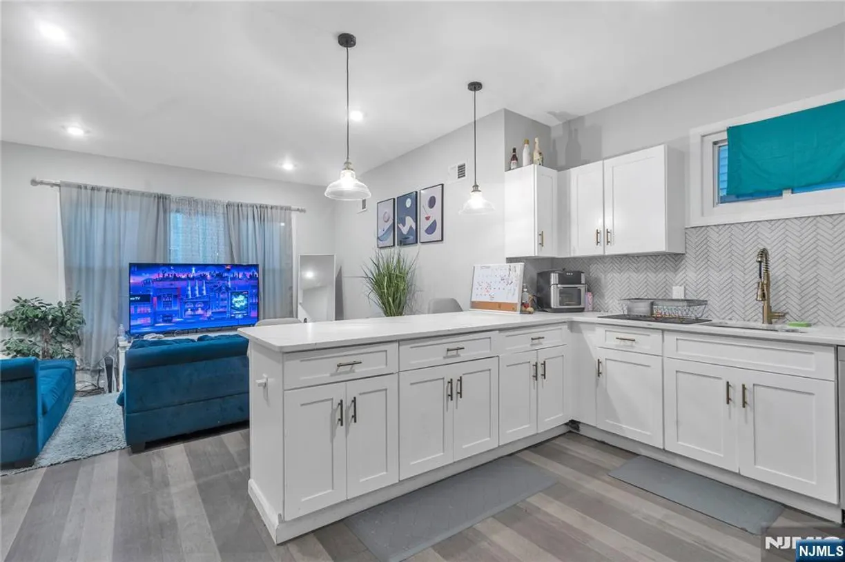 Jersey City/Hoboken Real Estate | View 389 Lyons | Listing