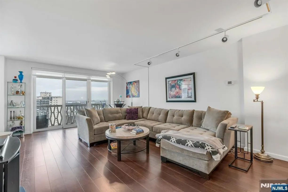 Bergen County Real Estate | View 2000 Linwood, 22U | 1 Bed, 1 Bath