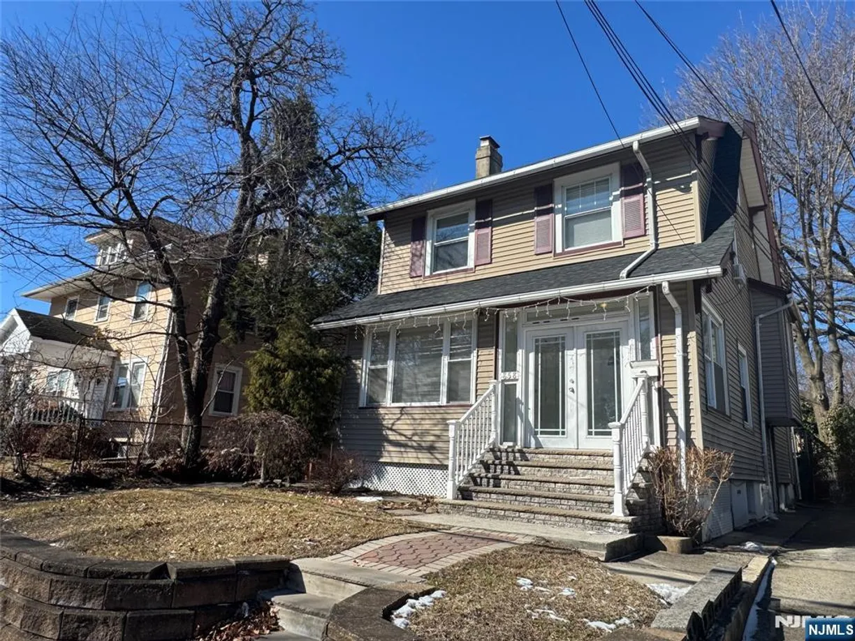 Jersey City/Hoboken Real Estate | View 856-858-858 Degraw | 3 Beds, 1 Bath