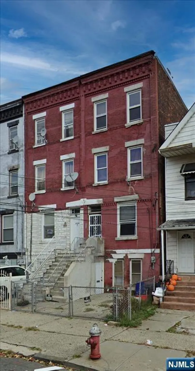 Jersey City/Hoboken Real Estate | View 126 Orient, 1 | 3 Beds, 2 Baths
