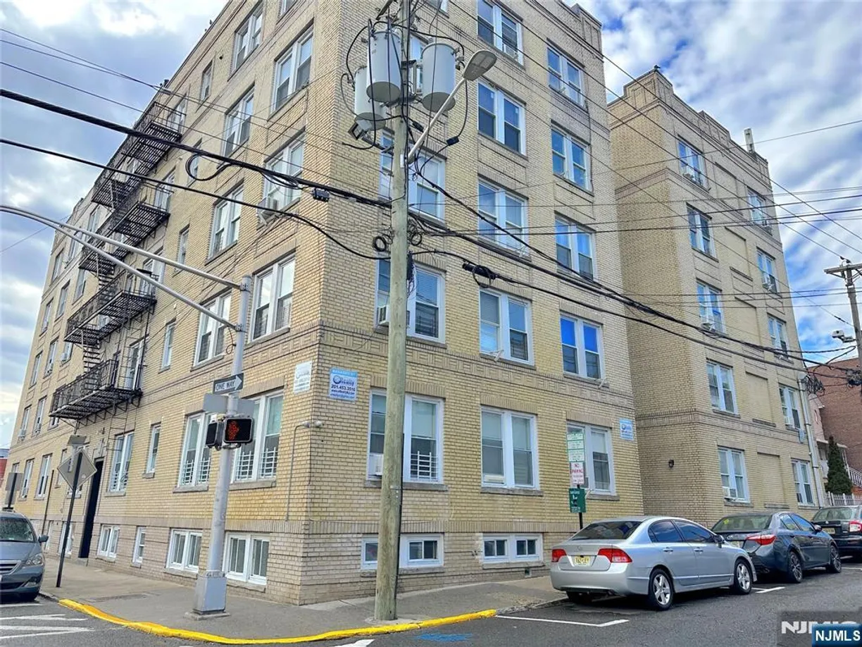 Jersey City/Hoboken Real Estate | View 201 45th, C2 | 2 Beds, 1 Bath