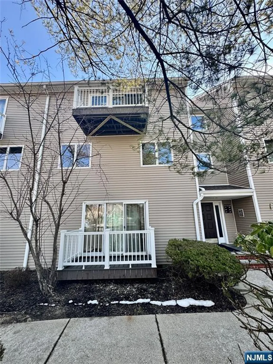Bergen County Real Estate | View 11 Presidential, 11 | 2 Beds, 2 Baths