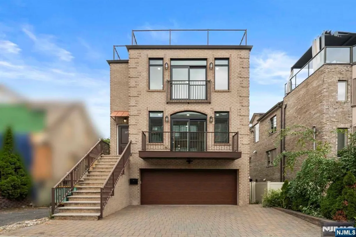 Bergen County Real Estate | View 37 Winterburn | 4 Beds, 3 Baths