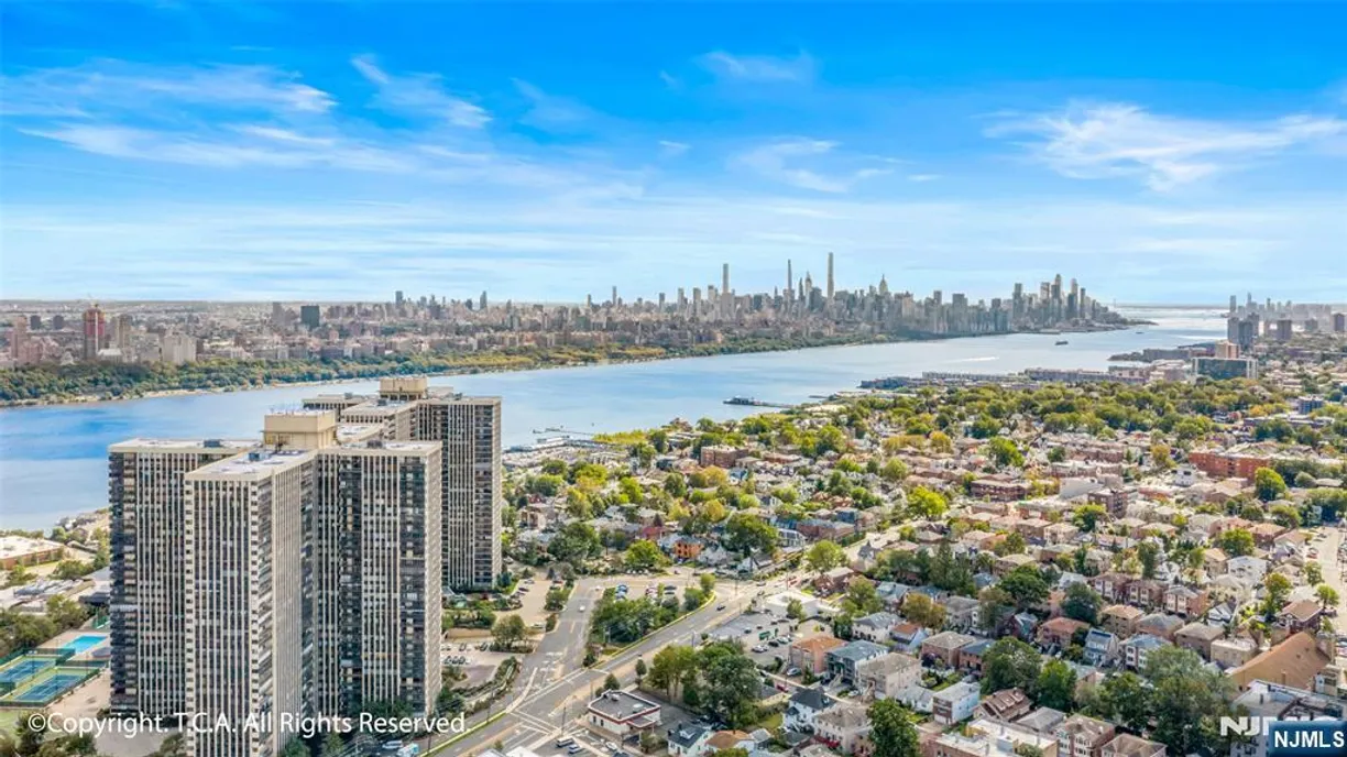 Bergen County Real Estate | View 300 Winston, 2006 | 1 Bed, 1 Bath