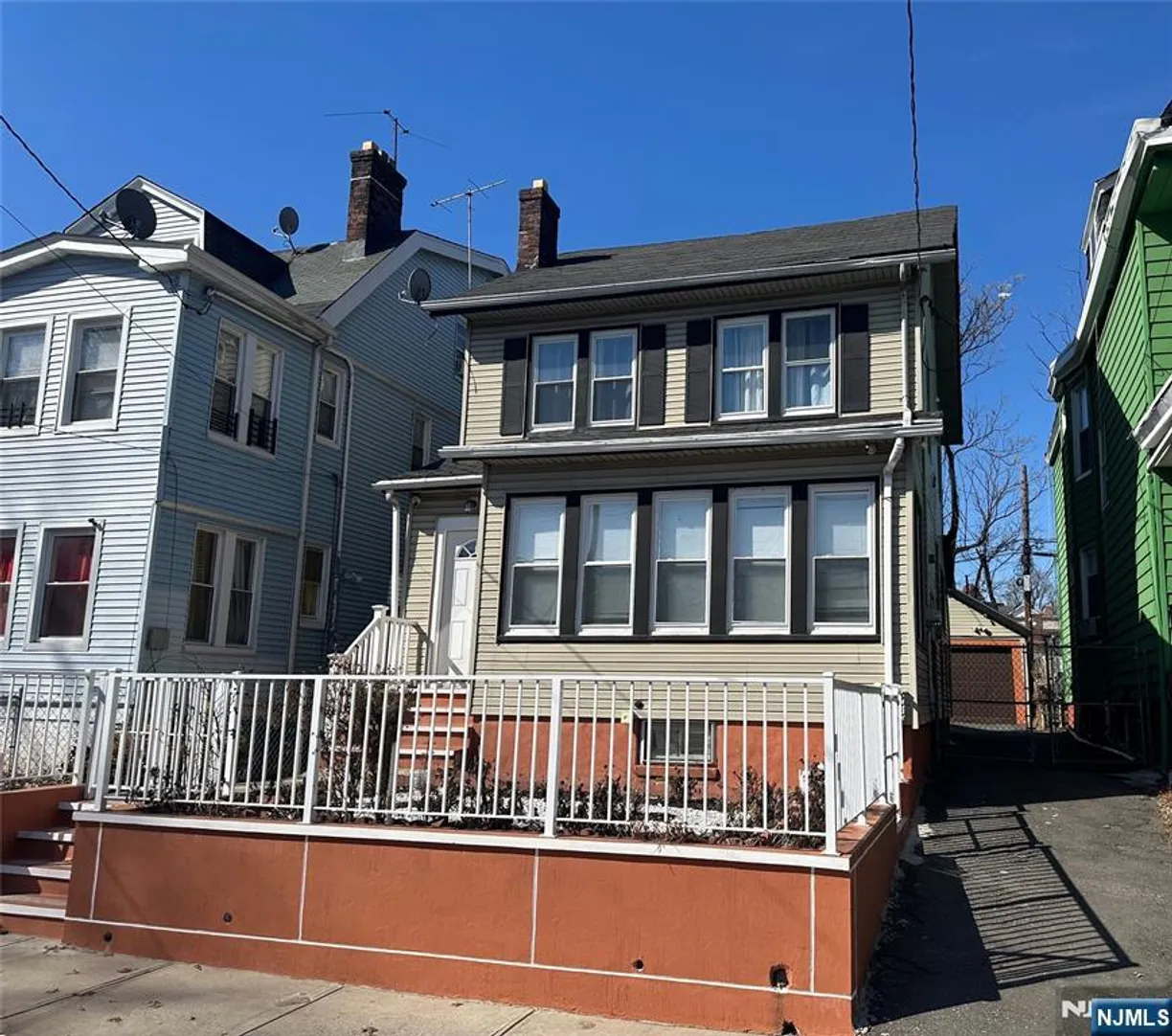 Jersey City/Hoboken Real Estate | View 1041 Hunterdon | 4 Beds, 2 Baths