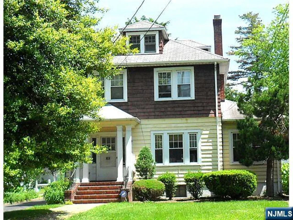 Bergen County Real Estate | View 147 Rockwood | 2 Beds, 2 Baths