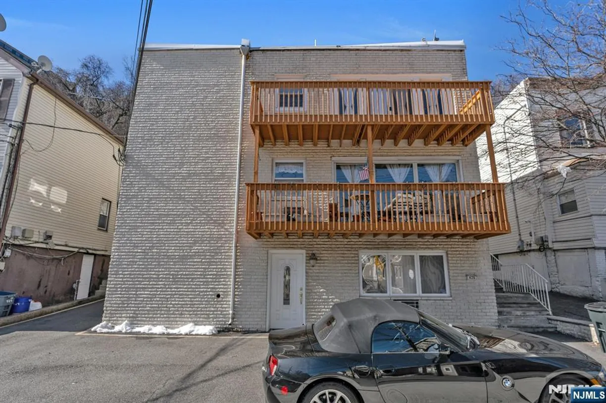 Bergen County Real Estate | View 426 Undercliff, 2R | 1 Bed, 1 Bath