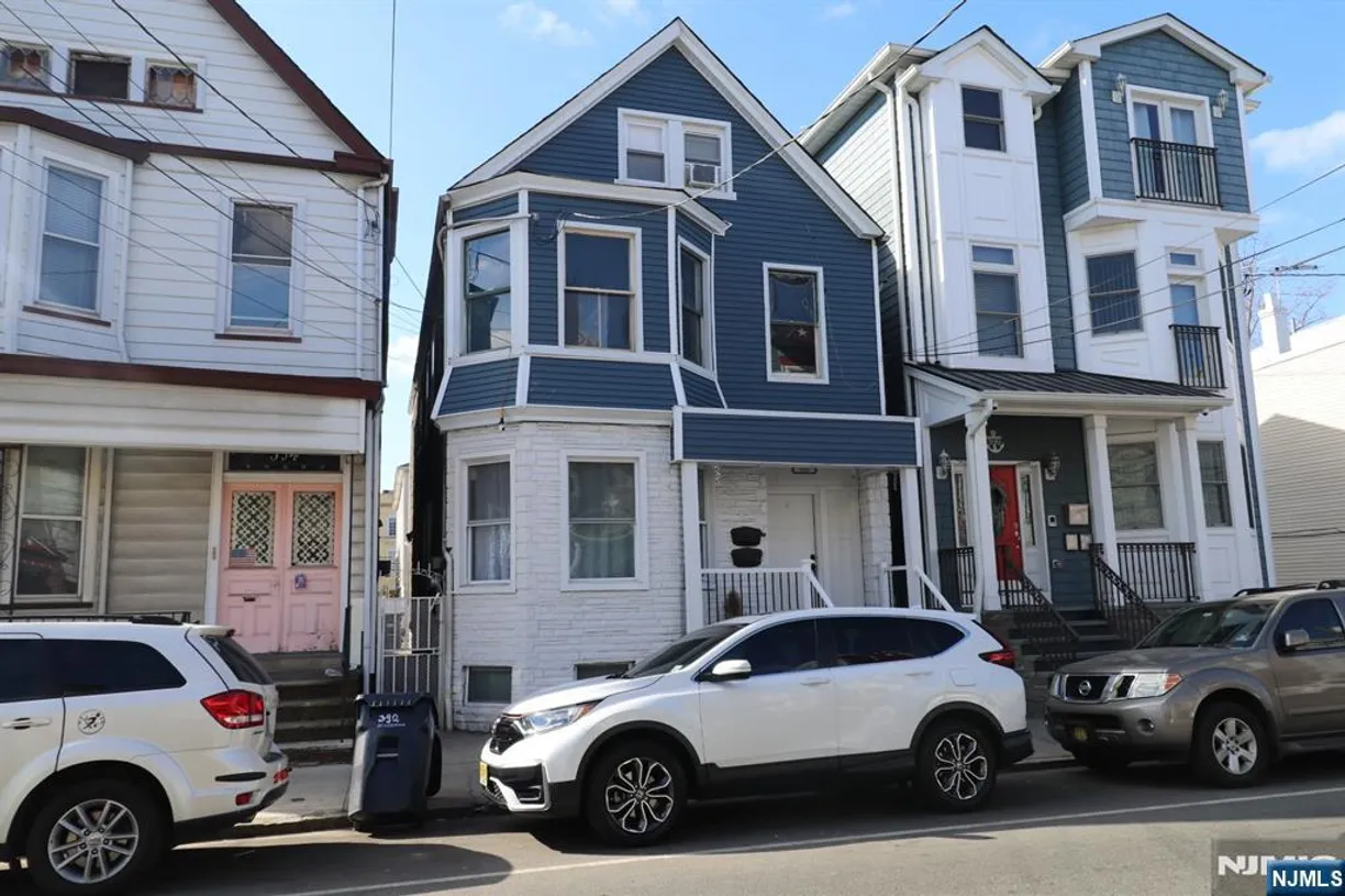 Jersey City/Hoboken Real Estate | View 392 Walnut | 4 Baths