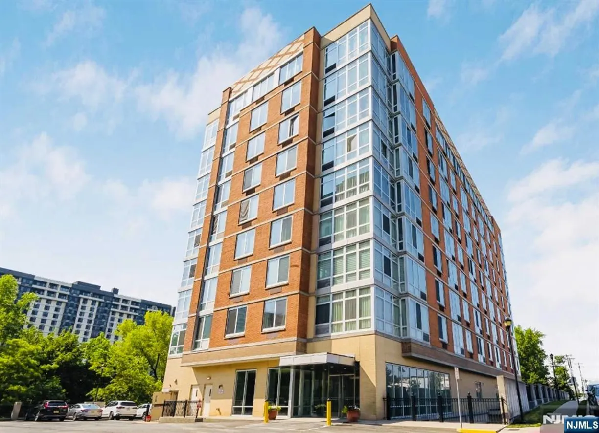 Bergen County Real Estate | View 600 12th, 908 | 2 Beds, 2 Baths