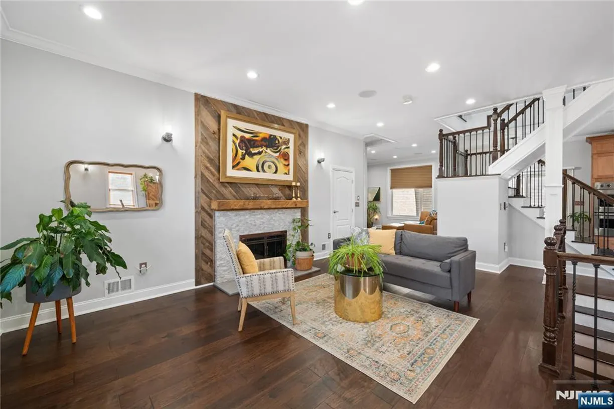 Jersey City/Hoboken Real Estate | View 452 Bloomfield | Listing