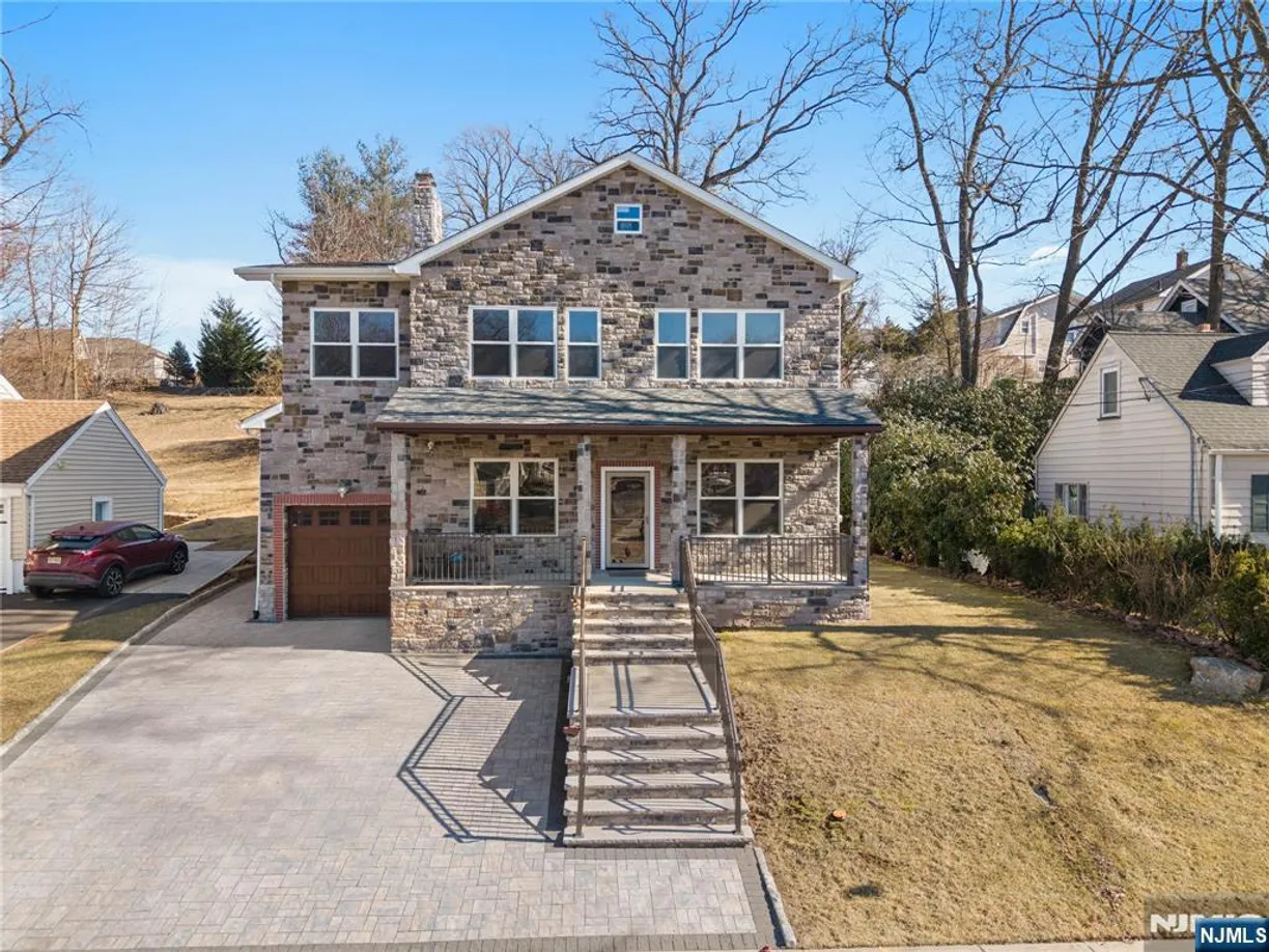 Jersey City/Hoboken Real Estate | View 452 Bloomfield | 3 Beds, 2 Baths