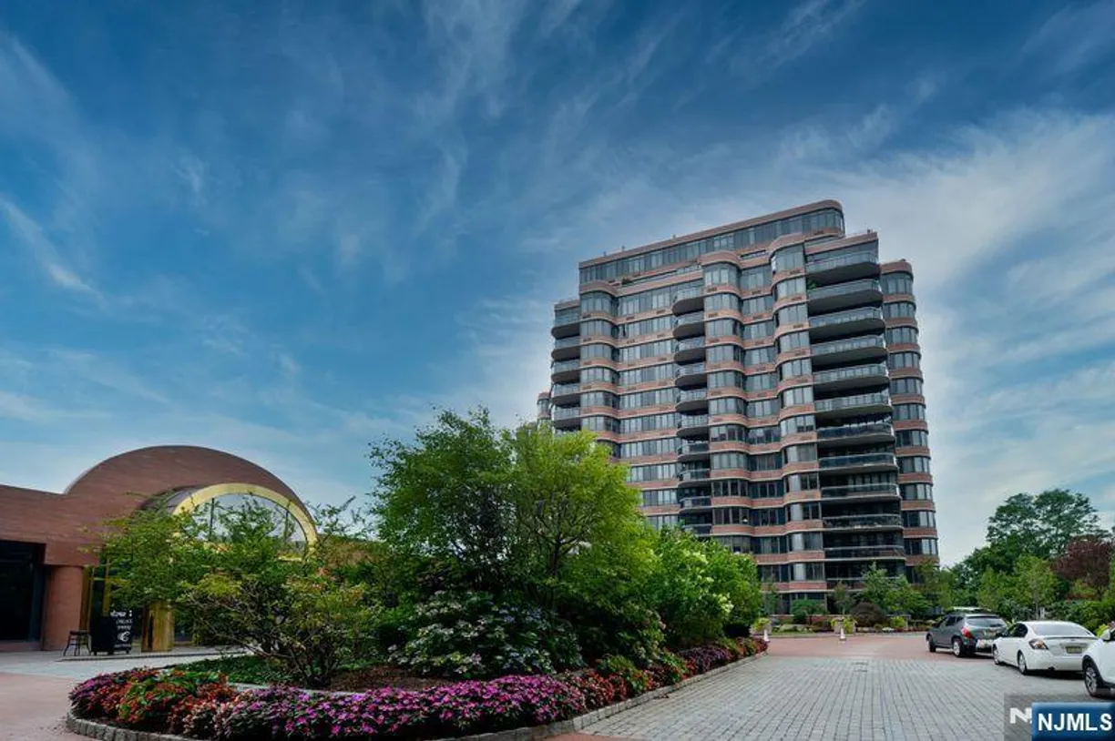 Bergen County Real Estate | View 100 Carlyle, SVP5 | 4 Beds, 4 Baths