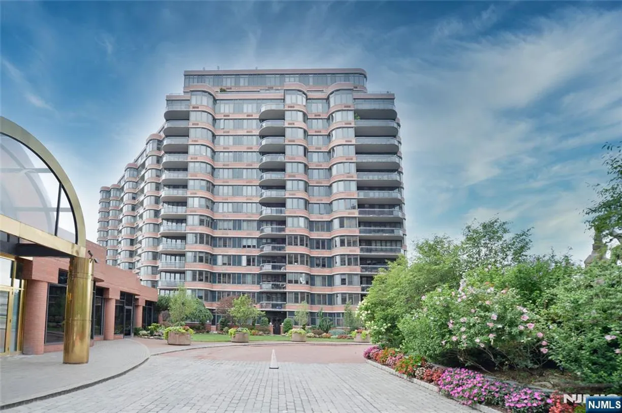 Bergen County Real Estate | View 100 Carlyle, SVP5 | Listing