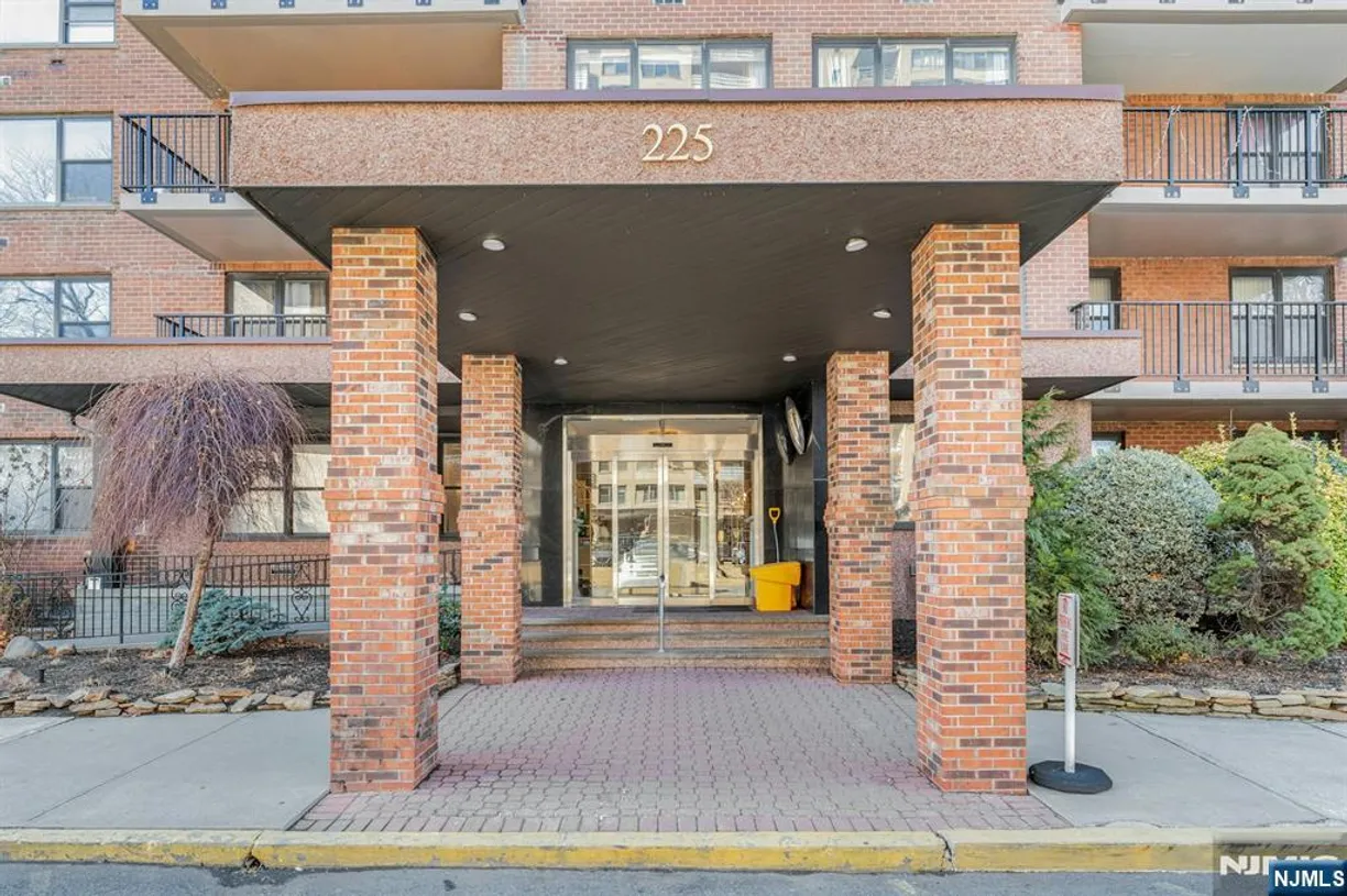 Jersey City/Hoboken Real Estate | View 225 St Pauls, 7G | 1 Bed, 1 Bath