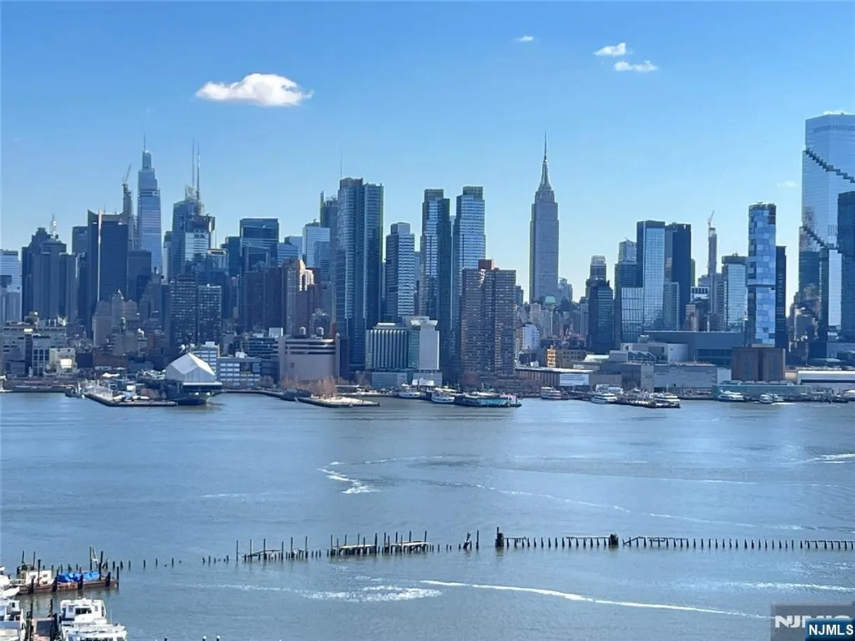 Jersey City/Hoboken Real Estate | View 573 67th, 2 | 3 Beds, 1 Bath