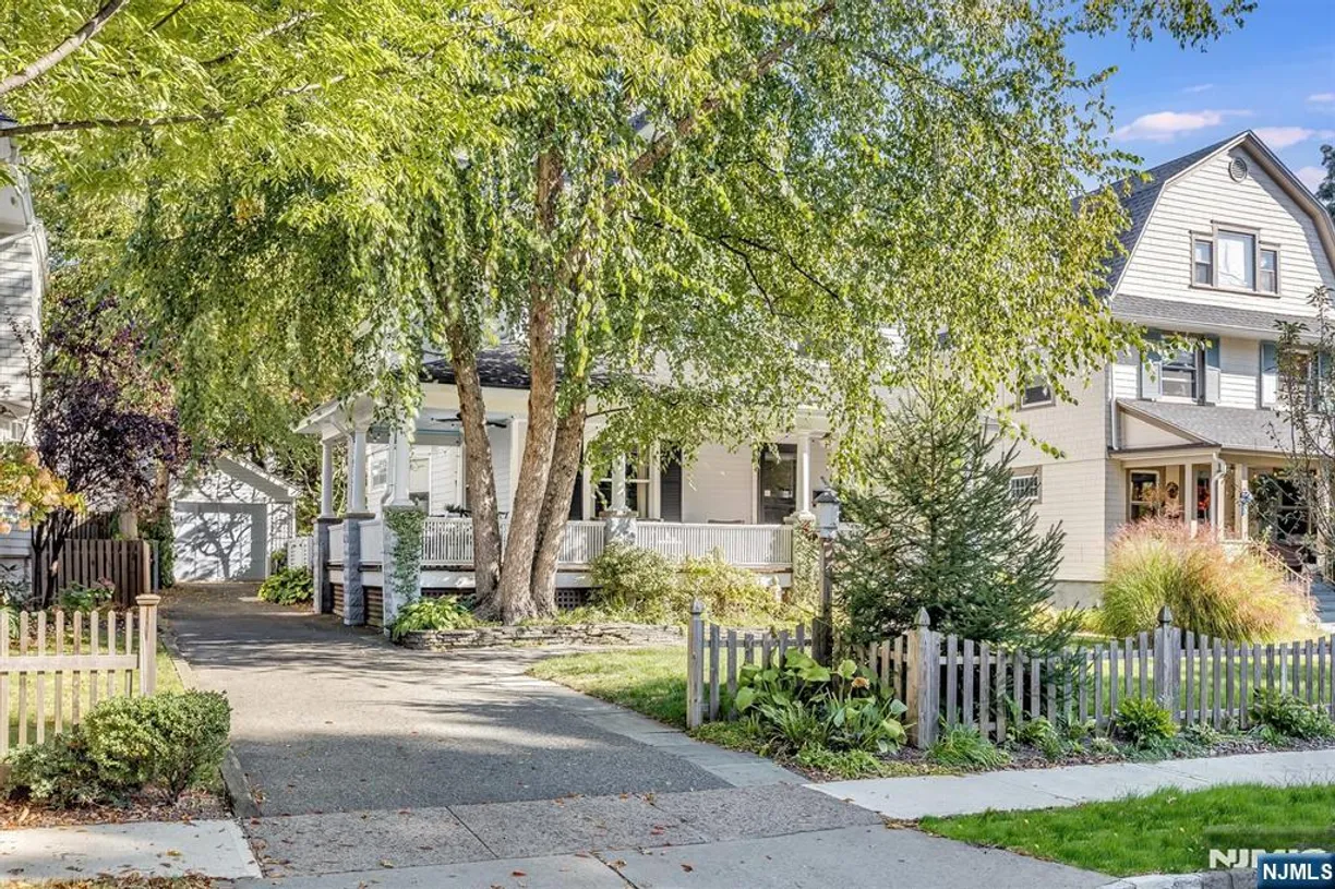 Jersey City/Hoboken Real Estate | View 71 Oakwood | Listing