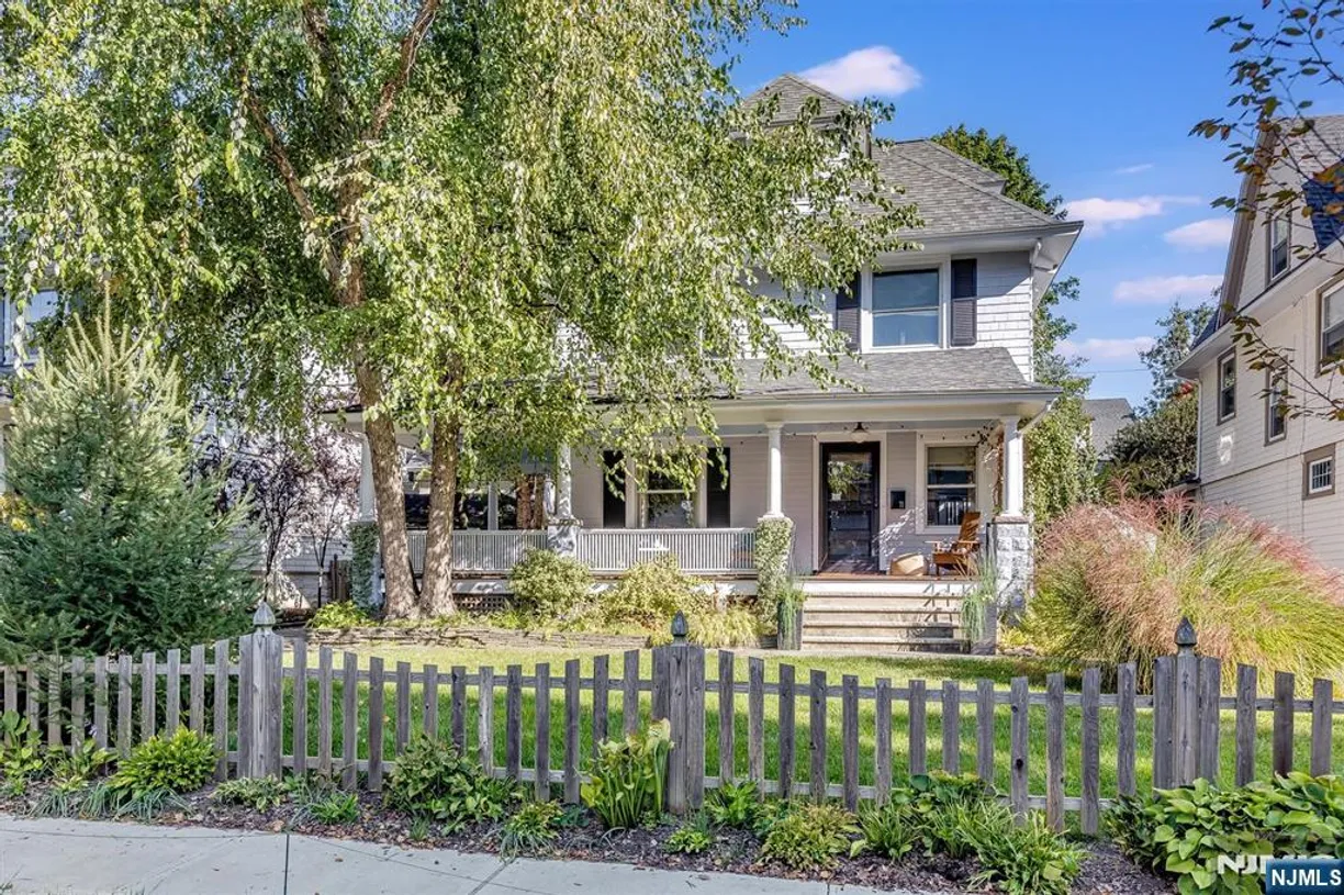 Jersey City/Hoboken Real Estate | View 71 Oakwood | 5 Beds, 3 Baths