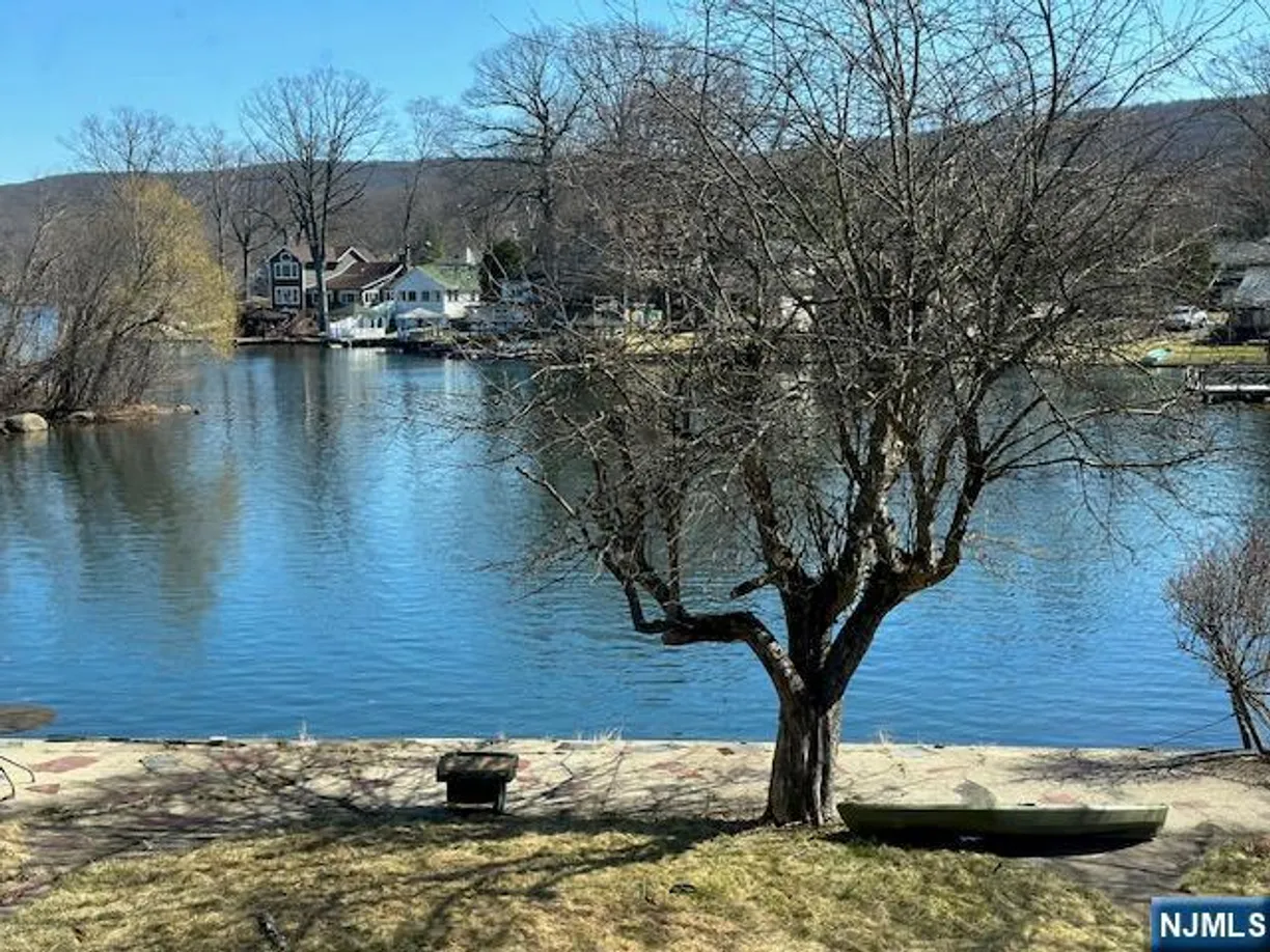 Jersey City/Hoboken Real Estate | View 83 Lakeview | Listing