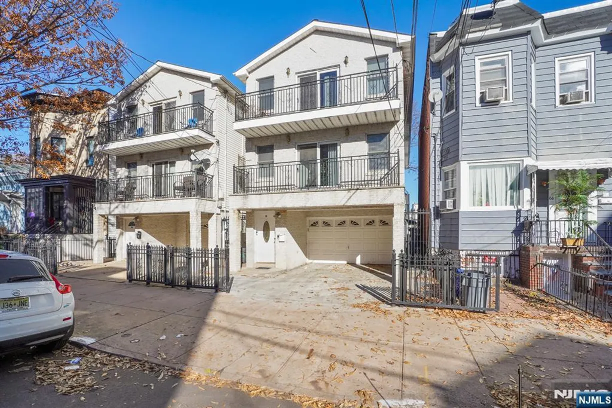 Jersey City/Hoboken Real Estate | View 68 Lincoln, 2 | 3 Beds, 2 Baths