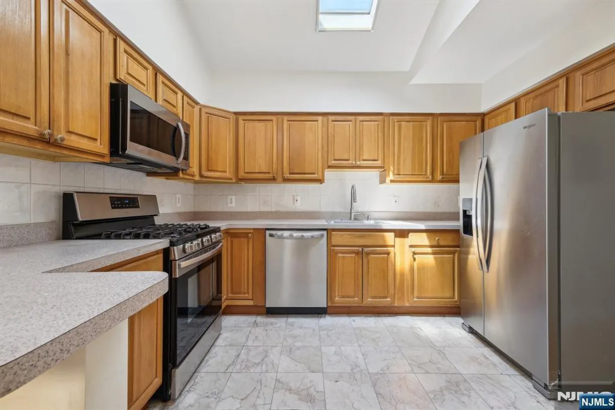 Jersey City/Hoboken Real Estate | View 68 Lincoln, 2 | Listing
