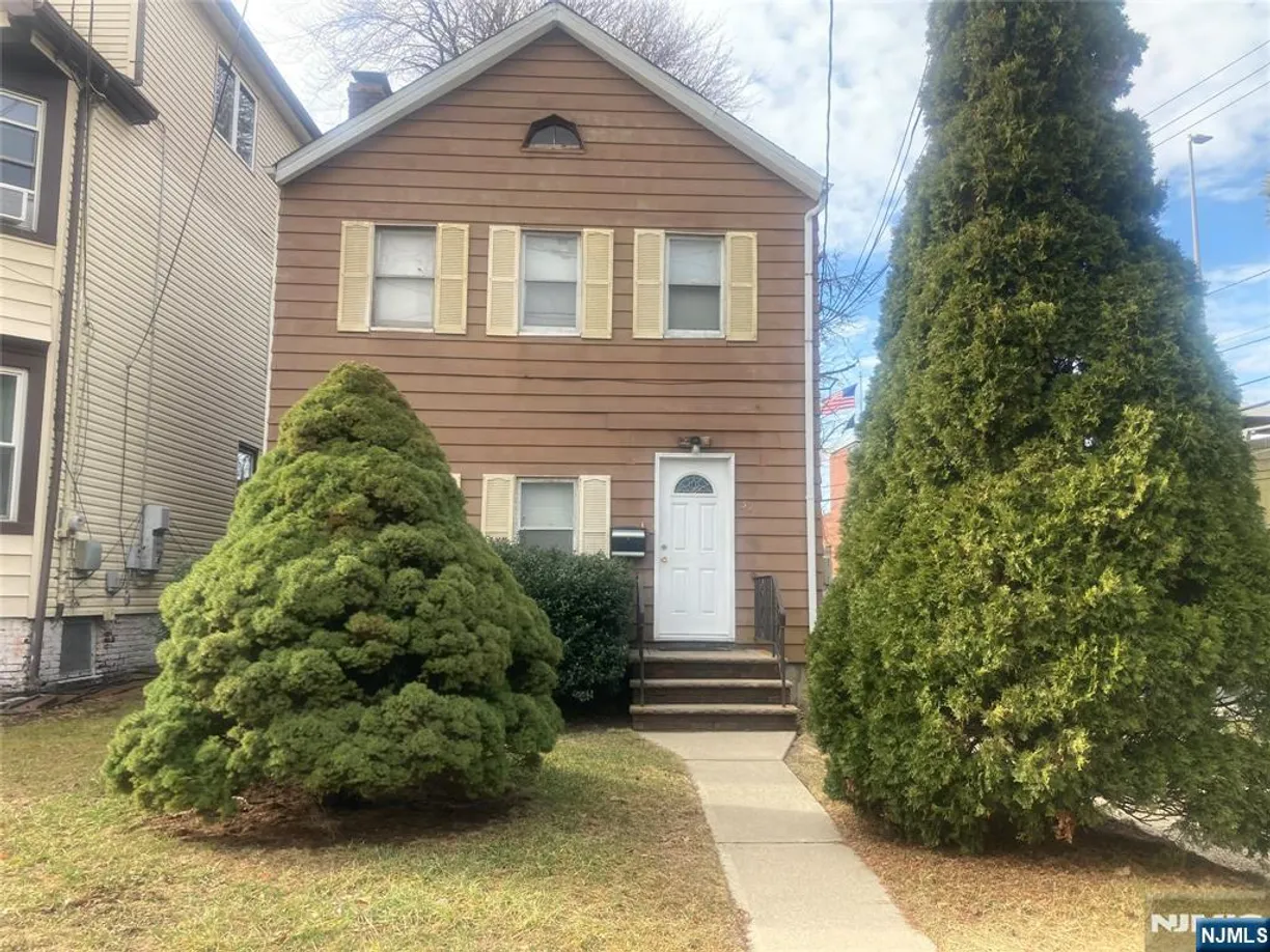 Jersey City/Hoboken Real Estate | View 34 Willow | 3 Beds, 1 Bath
